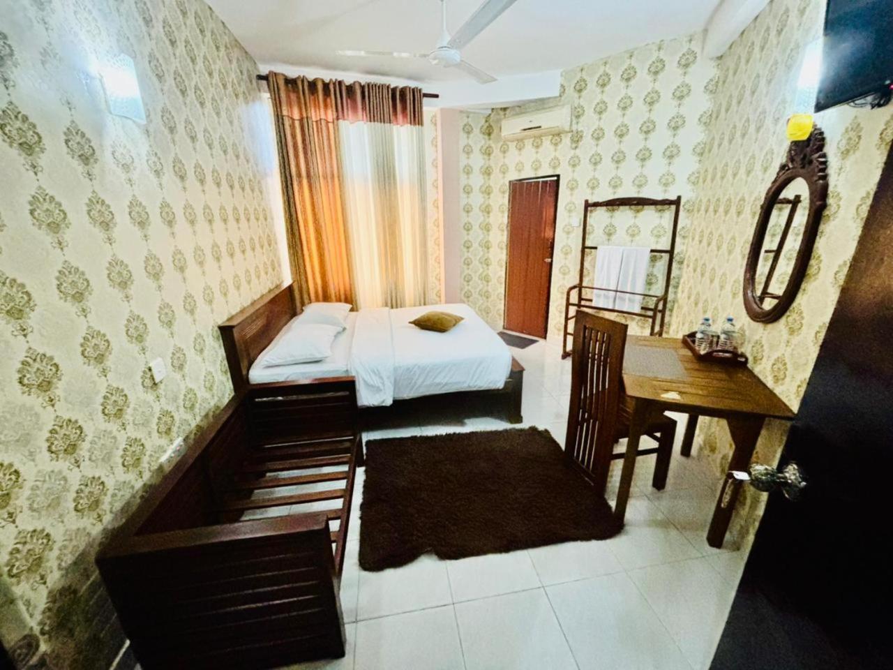 Airport City Hotel Катунаяка Экстерьер фото
